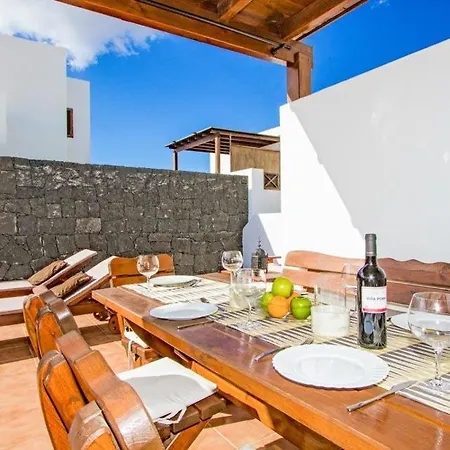 Playa Blanca Sleeps 6 Pool Air Con Wifi Villa *